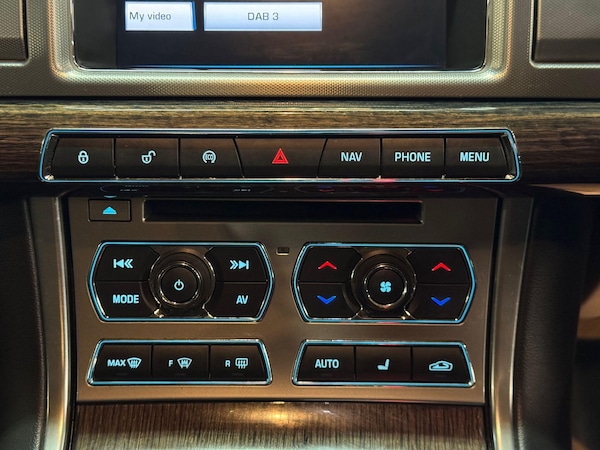 Used Jaguar XF 2015 for sale - 76188719: Photo 39