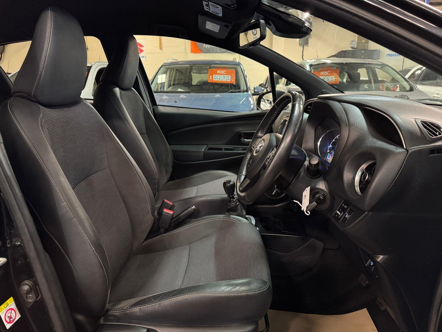 Used Toyota Yaris 2017 for sale - 76512244: Photo 13