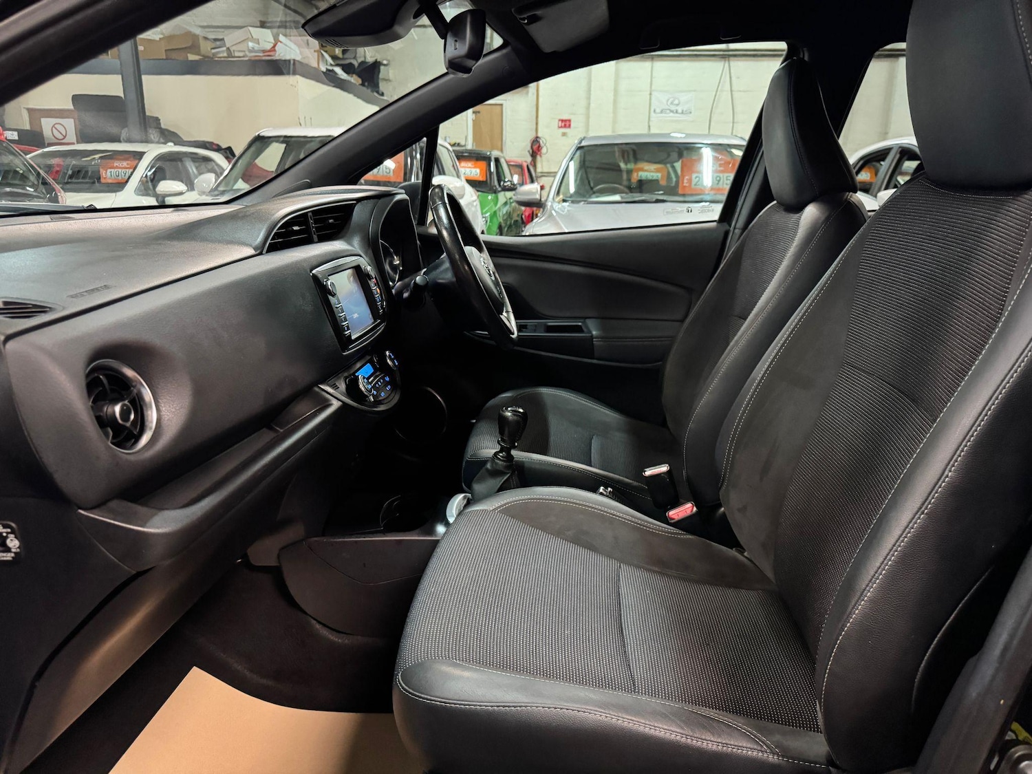 Used Toyota Yaris 2017 for sale - 76512244: Photo 16