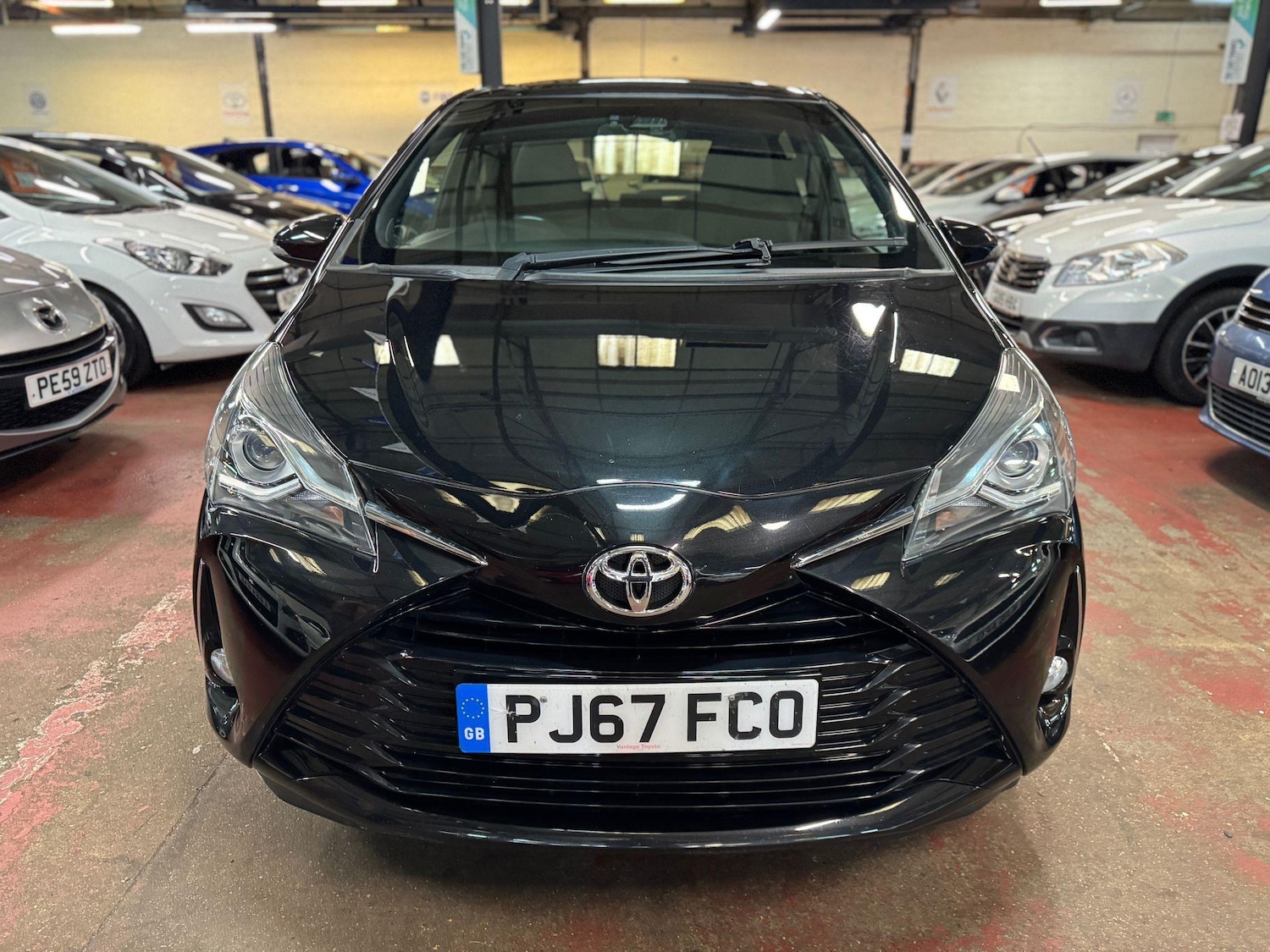 Used Toyota Yaris 2017 for sale - 76512244: Photo 2