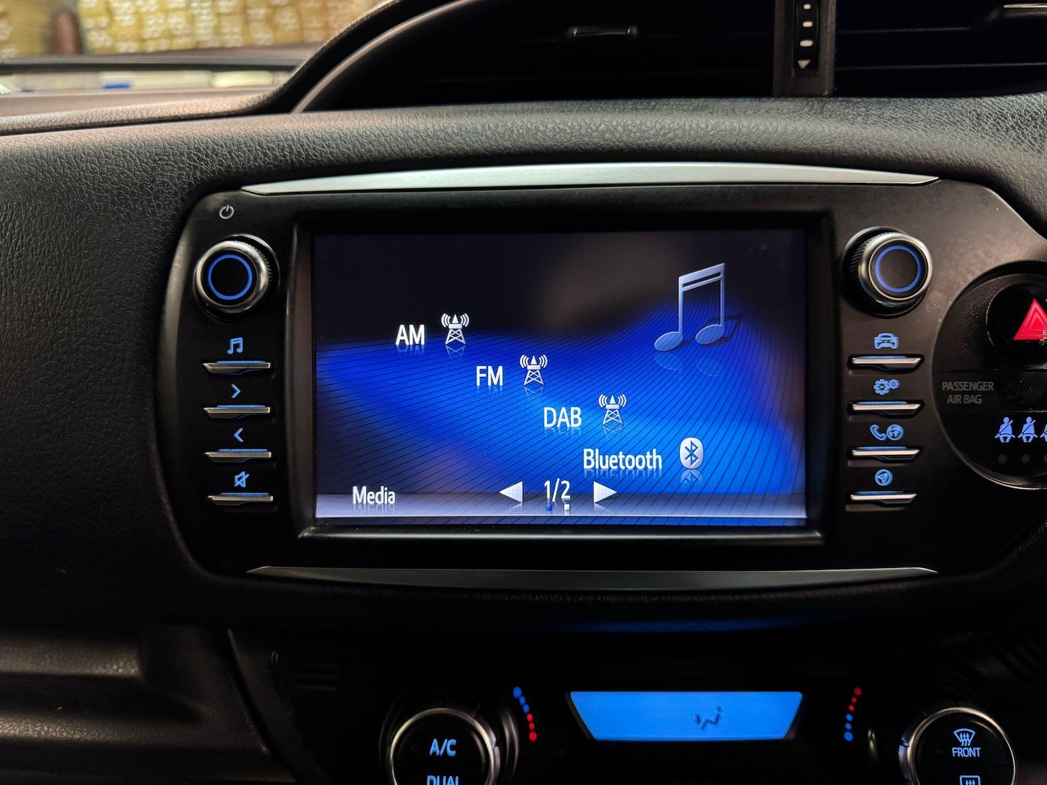 Used Toyota Yaris 2017 for sale - 76512244: Photo 33