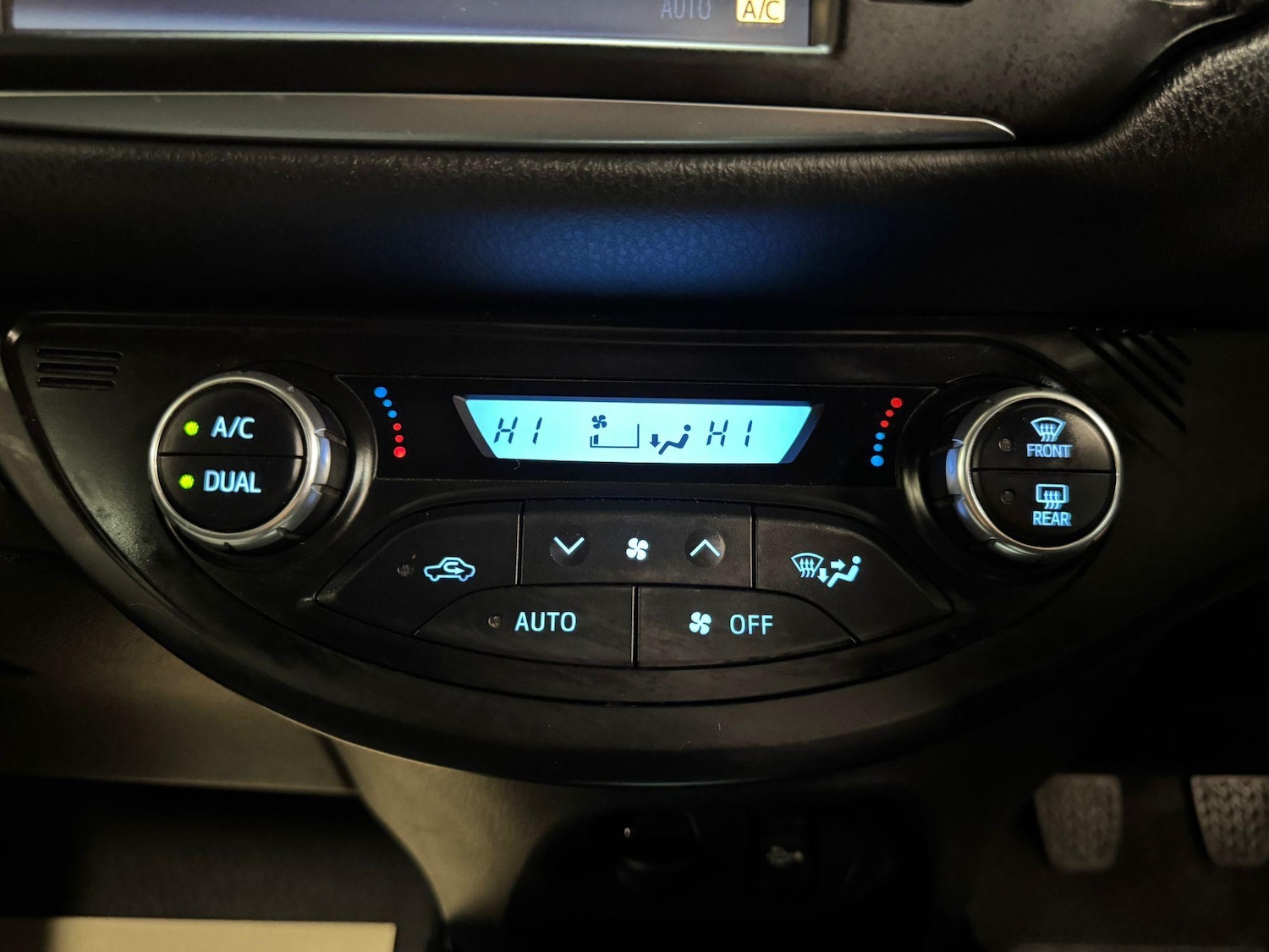 Used Toyota Yaris 2017 for sale - 76512244: Photo 36