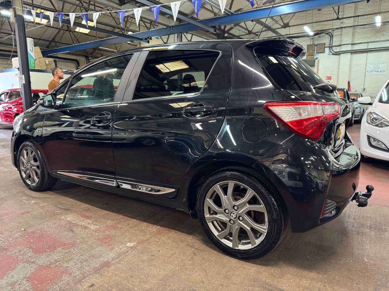 Used Toyota Yaris 2017 for sale - 76512244: Photo 4