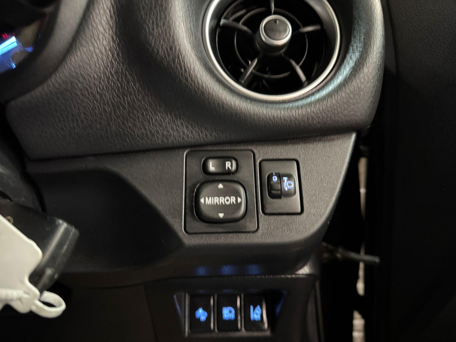 Used Toyota Yaris 2017 for sale - 76512244: Photo 40