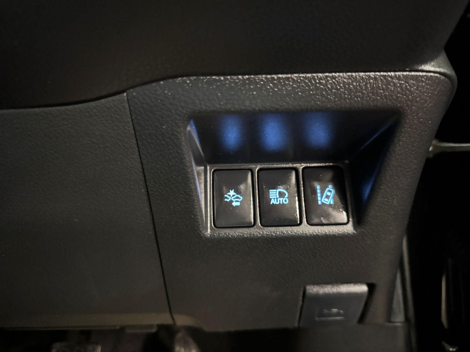 Used Toyota Yaris 2017 for sale - 76512244: Photo 41