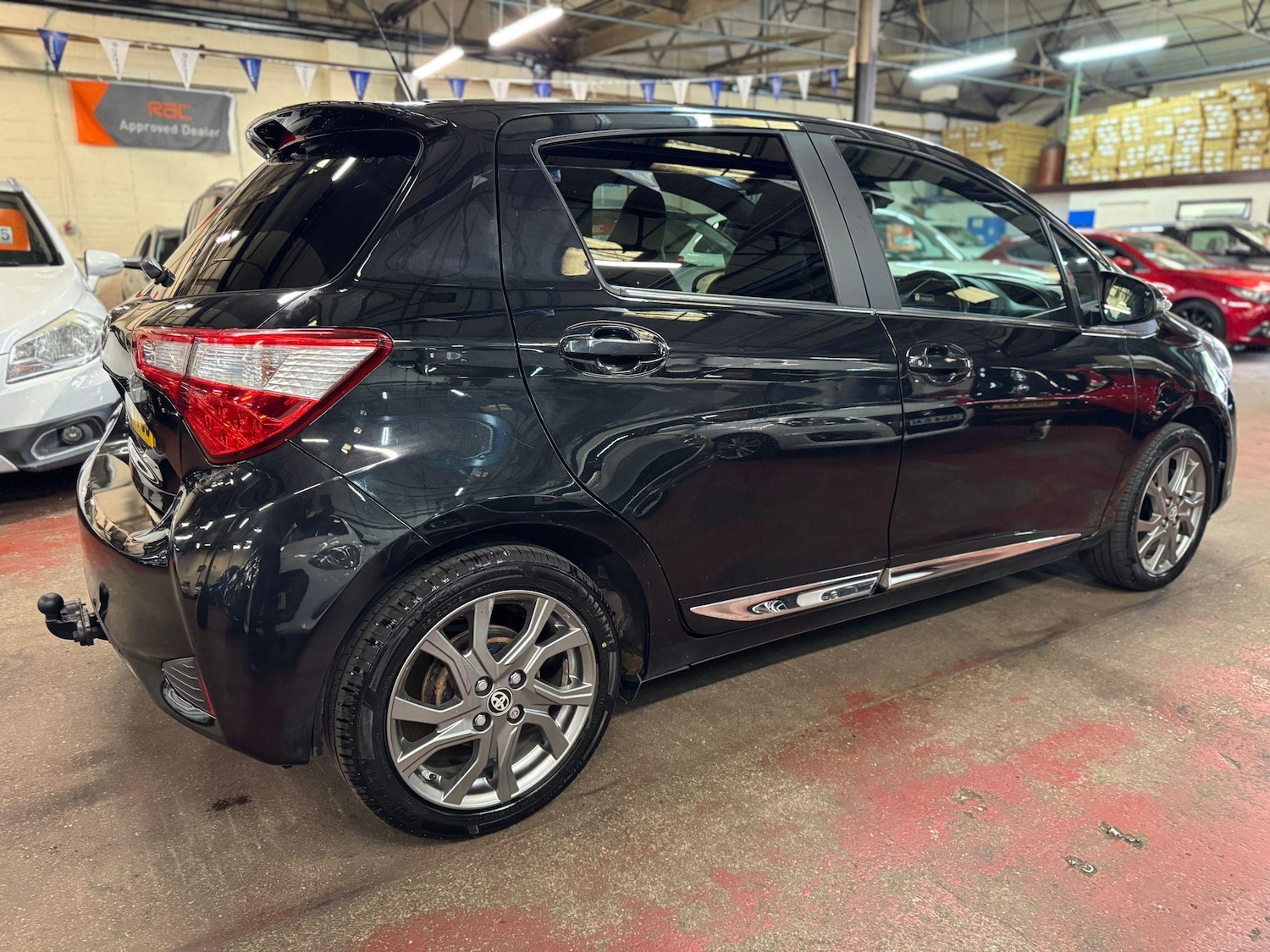 Used Toyota Yaris 2017 for sale - 76512244: Photo 6