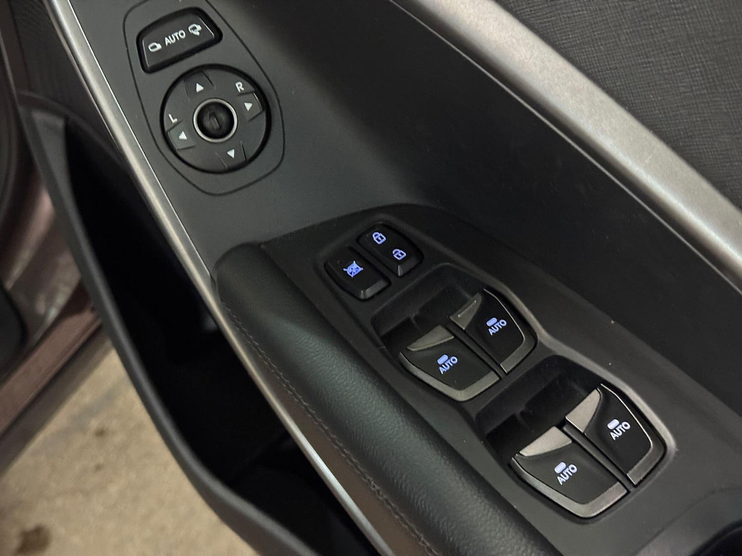 Used Hyundai Santa Fe 2015 for sale - 77358617: Photo 37