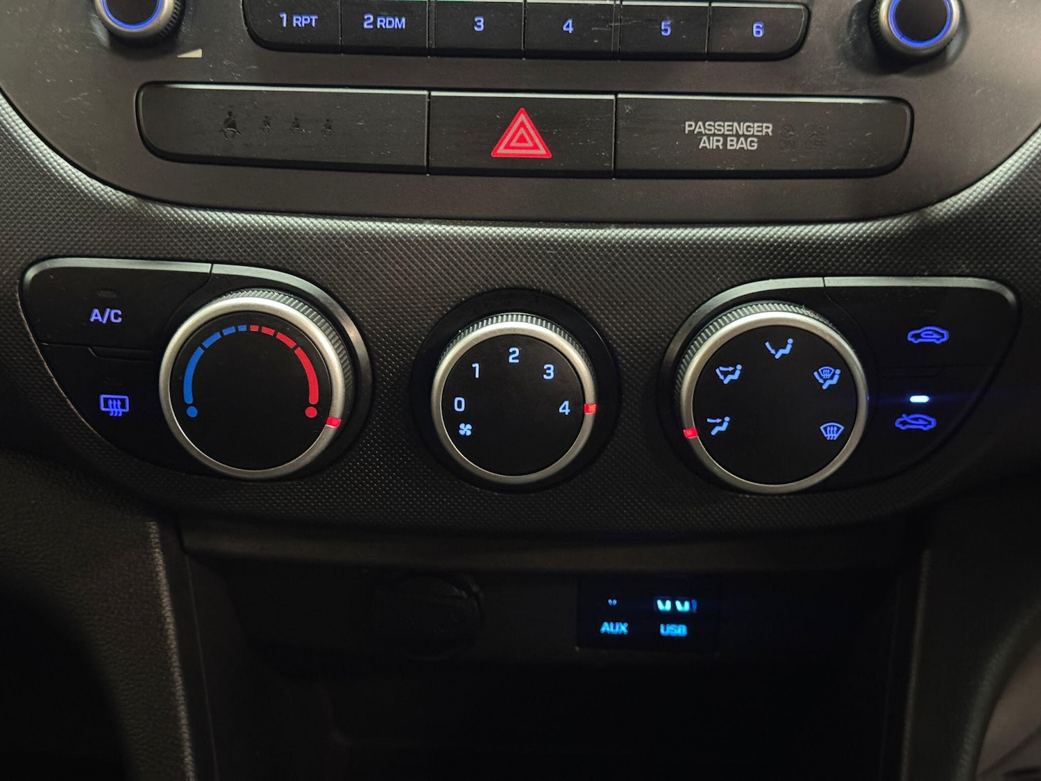 Used Hyundai i10 2018 for sale - 76214965: Photo 32