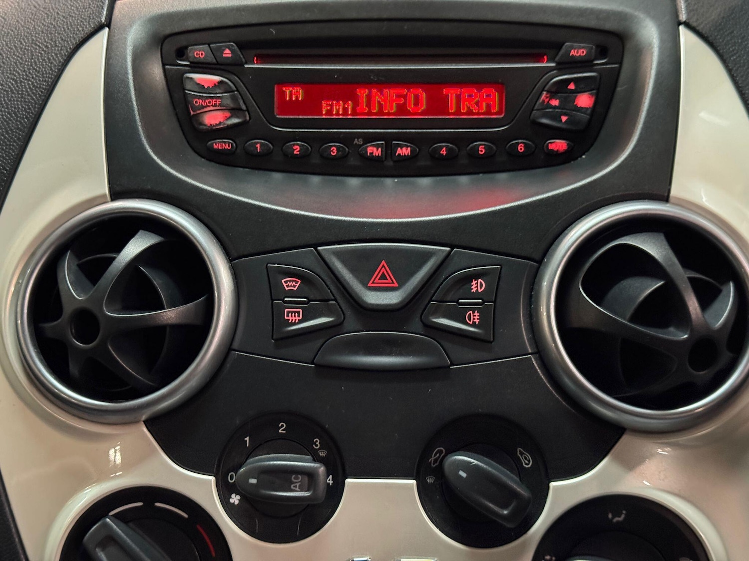 Used Ford Ka 2011 for sale - 76537949: Photo 21