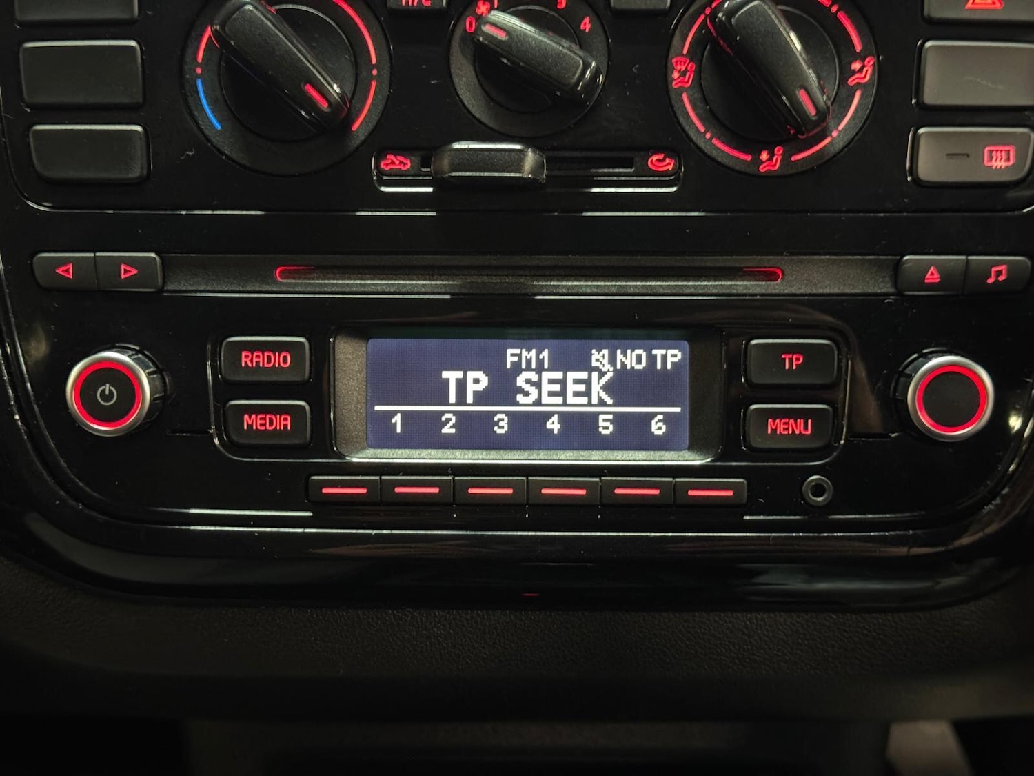 Used Volkswagen up! 2014 for sale - 77040055: Photo 28