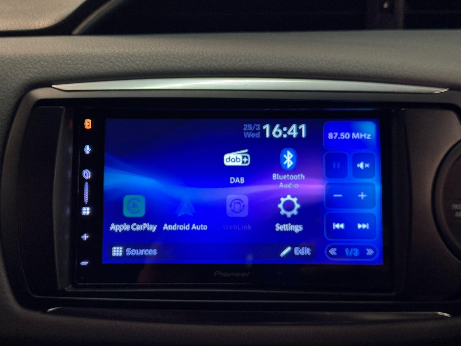 Used Toyota Yaris 2016 for sale - 78019565: Photo 29