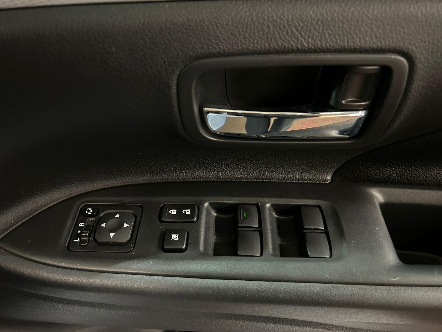 Used Mitsubishi Outlander for sale - 76992679: Photo 46