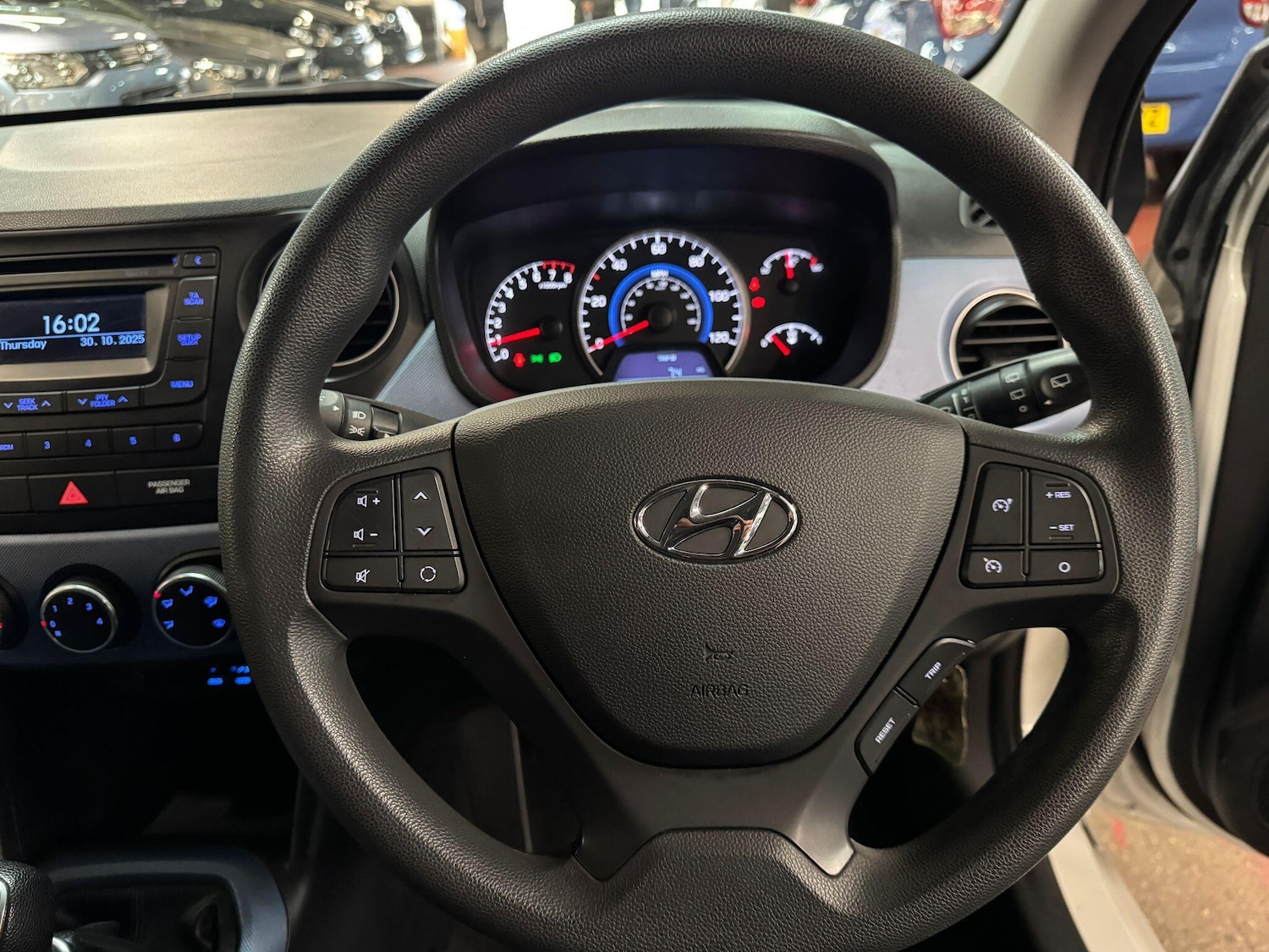 Used Hyundai i10 2014 for sale - 76371366: Photo 25