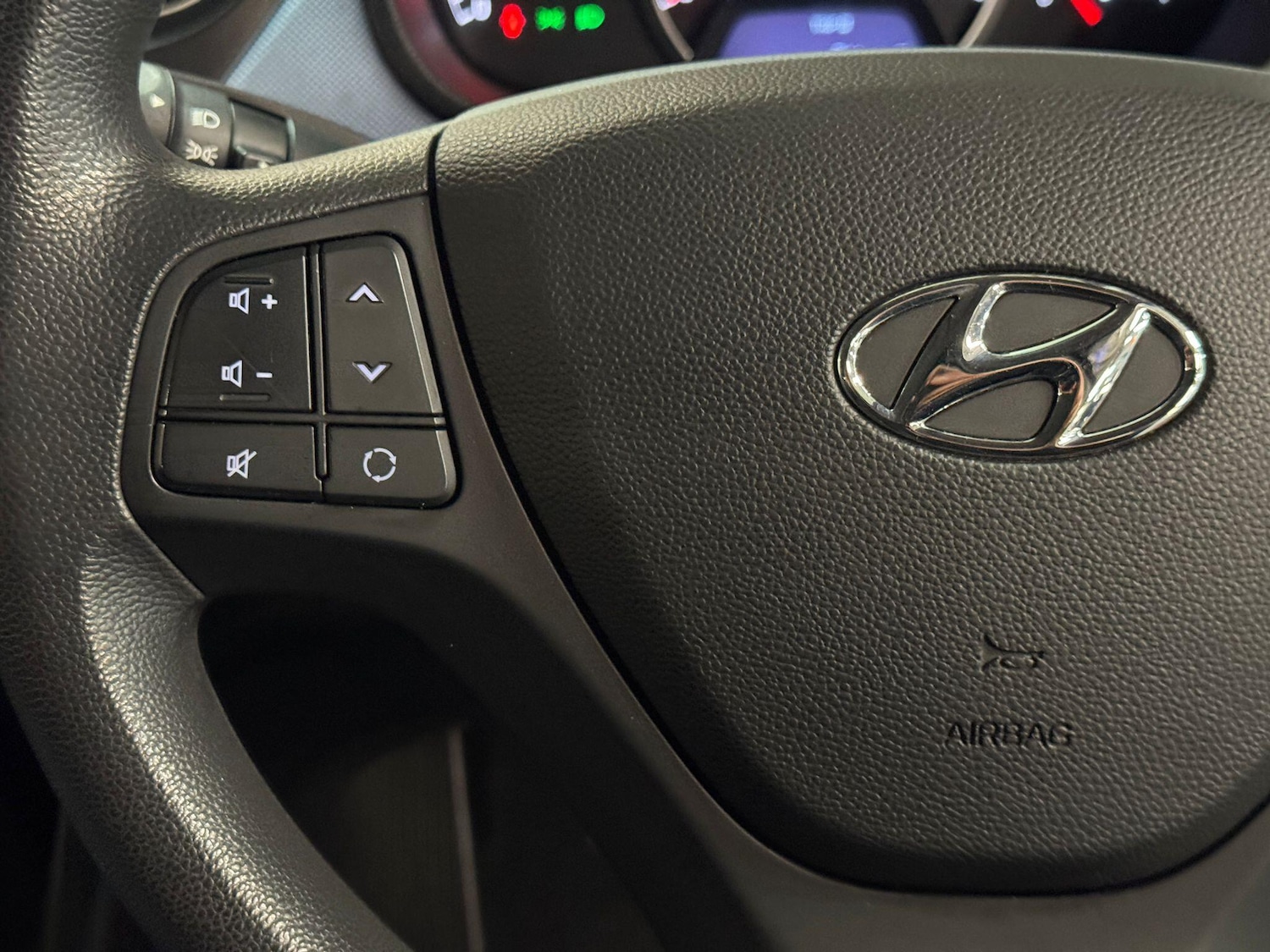 Used Hyundai i10 2014 for sale - 76371366: Photo 26