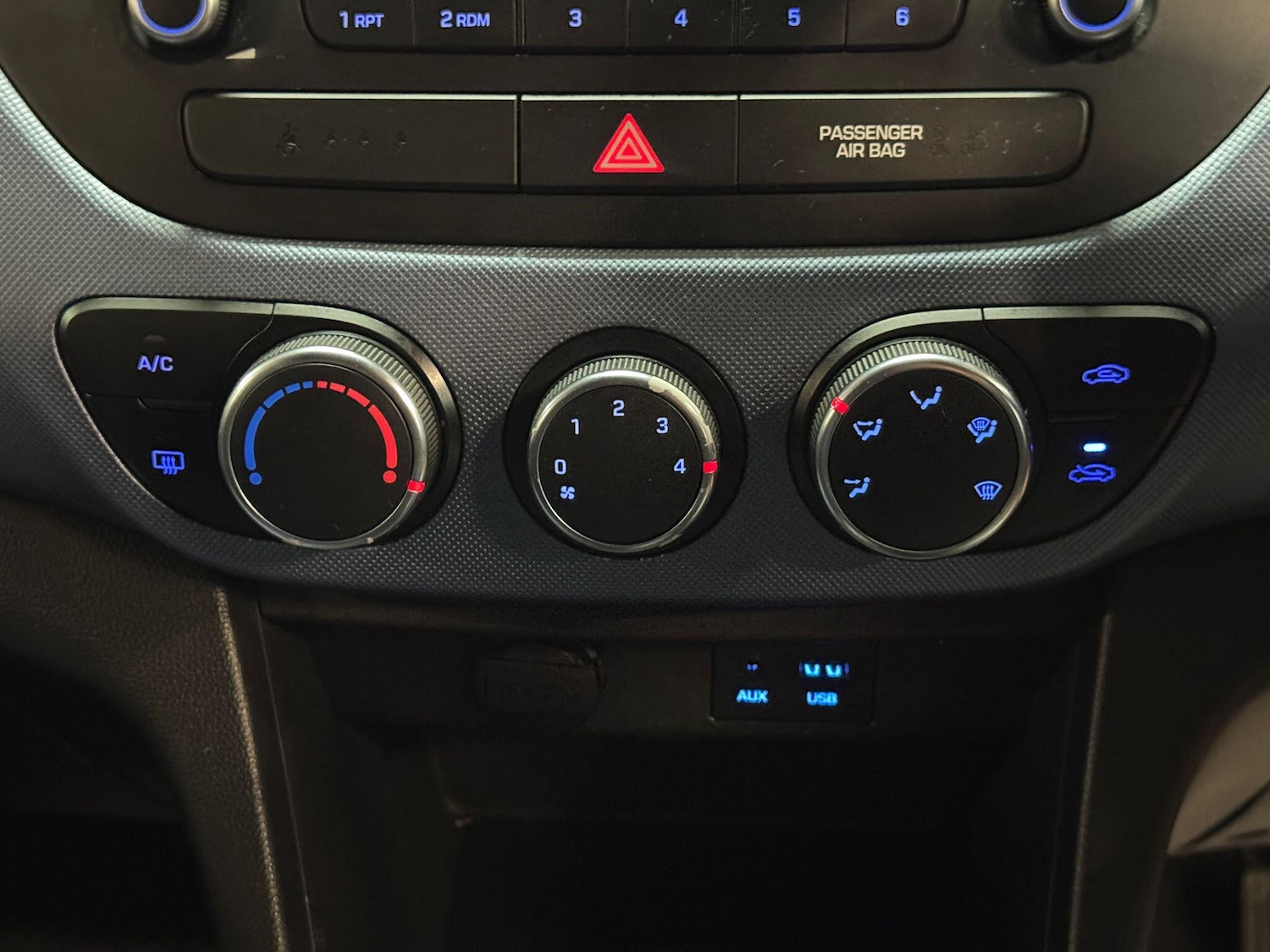 Used Hyundai i10 2014 for sale - 77291494: Photo 30