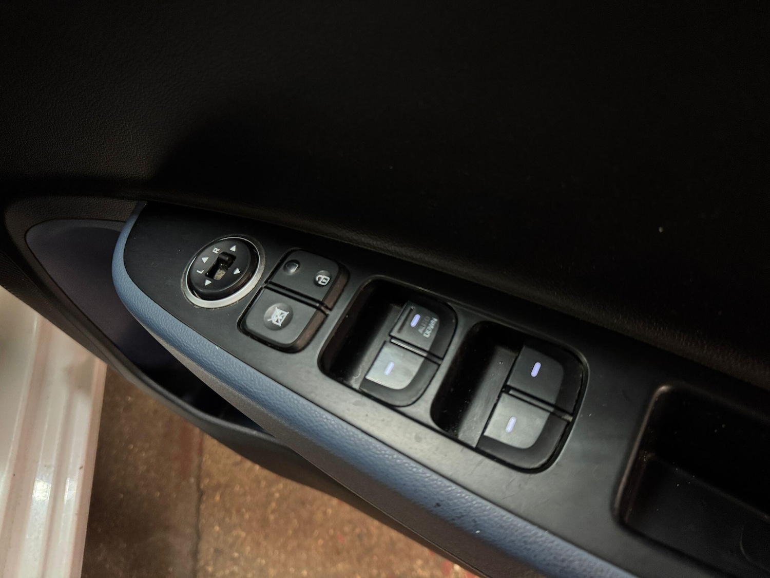 Used Hyundai i10 2016 for sale - 76326976: Photo 28