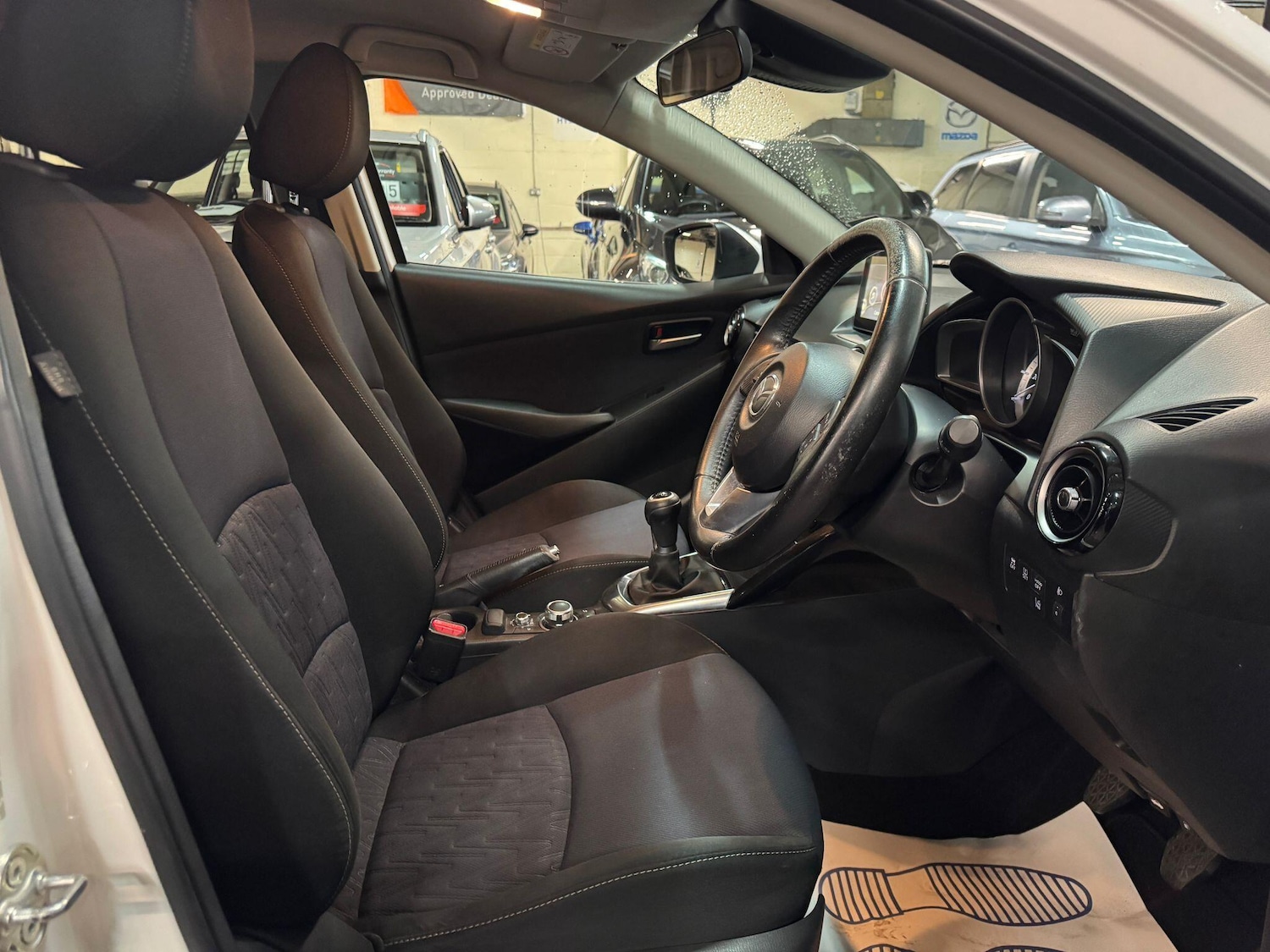 Used Mazda Mazda2 2015 for sale - 76371342: Photo 12