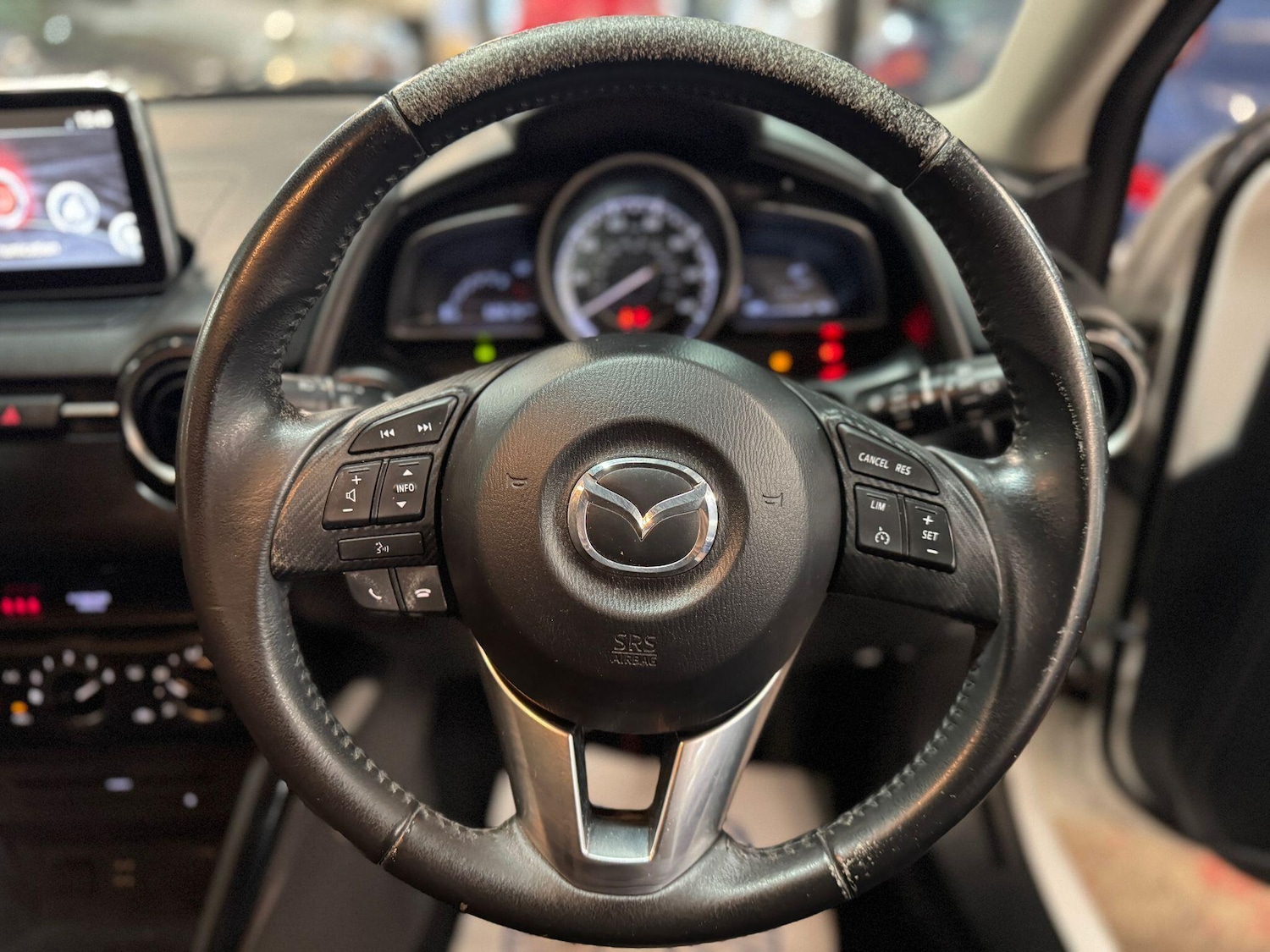 Used Mazda Mazda2 2015 for sale - 76371342: Photo 27