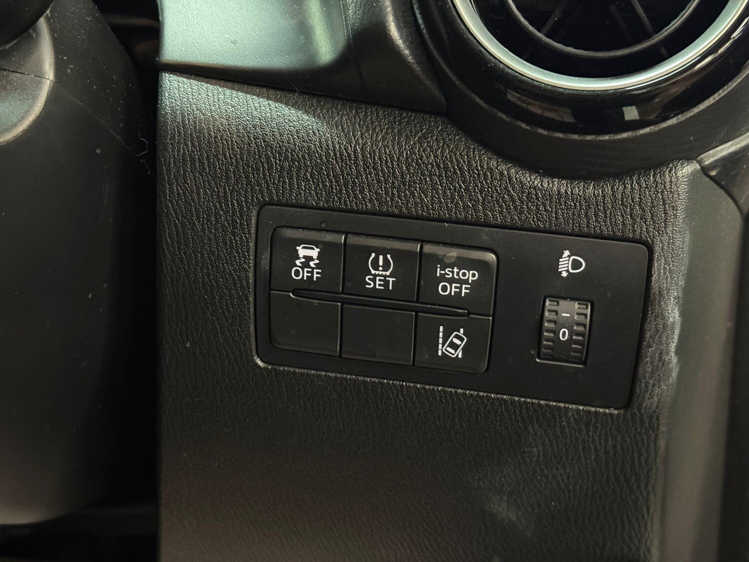 Used Mazda Mazda2 2015 for sale - 76371342: Photo 30