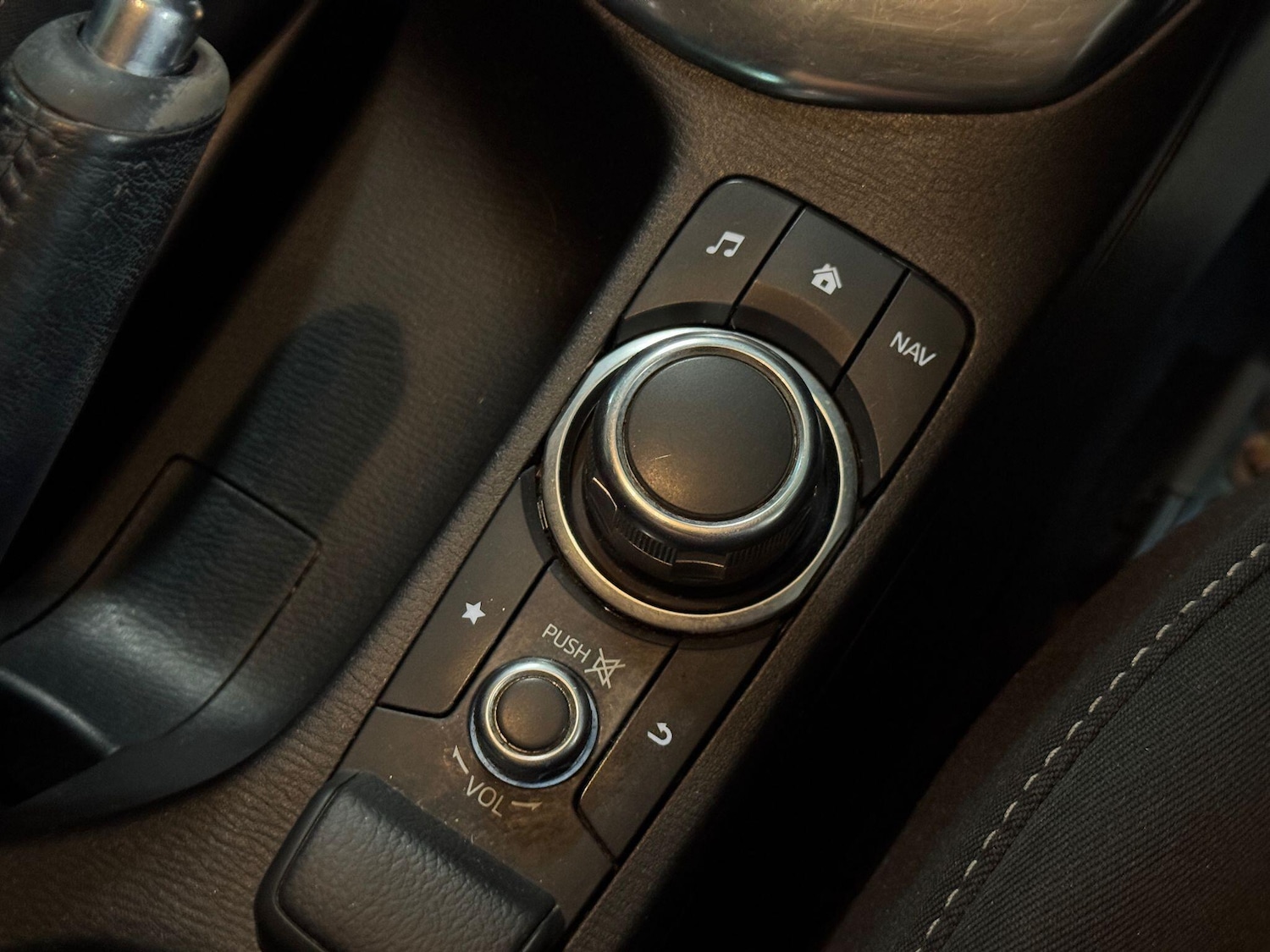 Used Mazda Mazda2 2015 for sale - 76371342: Photo 37