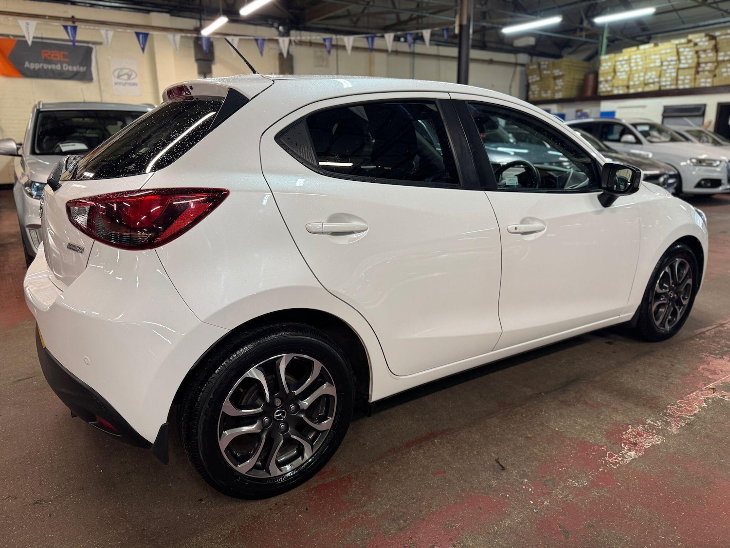 Used Mazda Mazda2 2015 for sale - 76371342: Photo 6