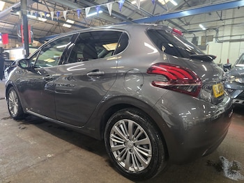 Used Peugeot 208 2018 for sale - 78989335: Photo