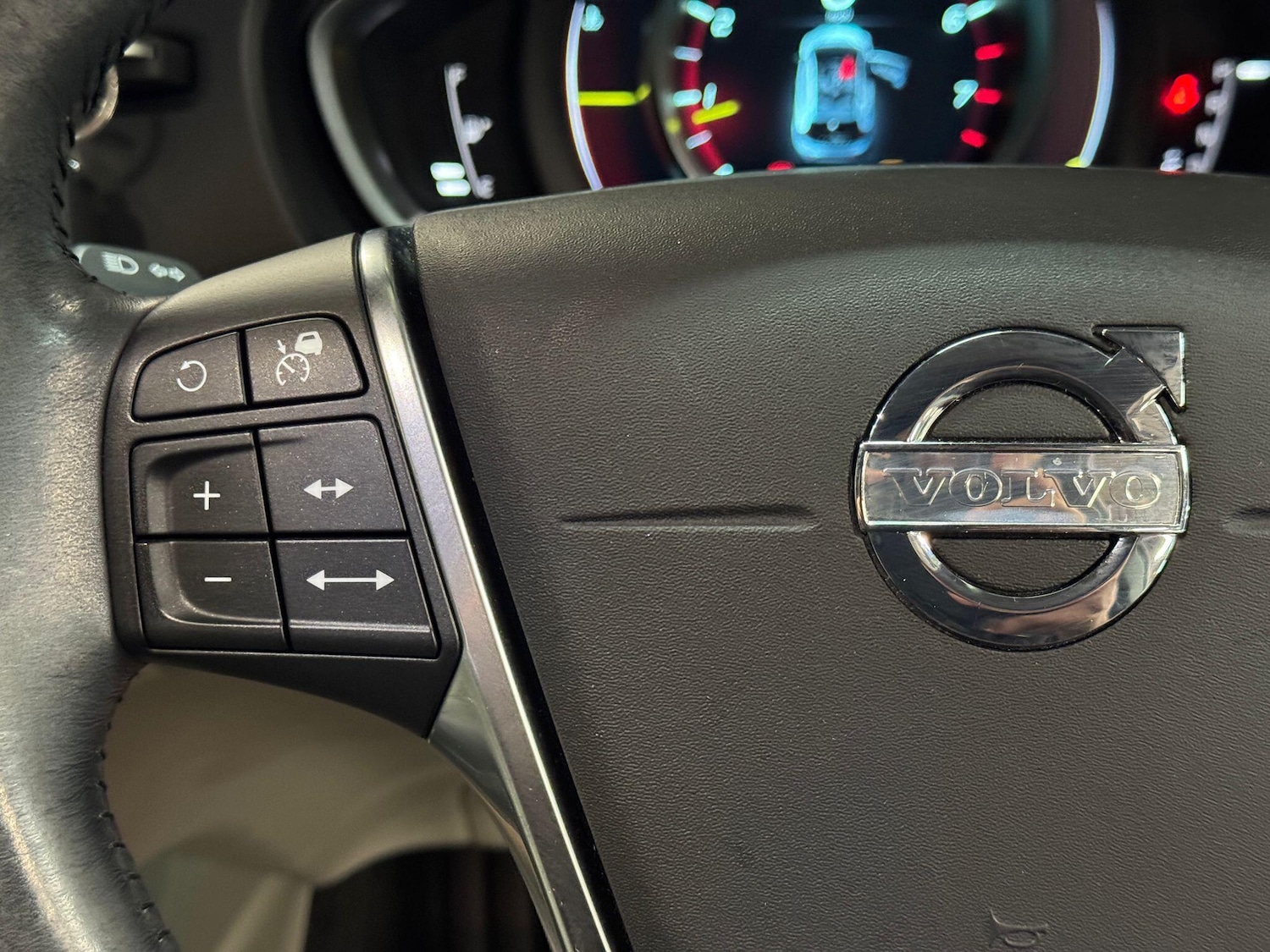 Used Volvo V40 2025 for sale - 77331447: Photo 25