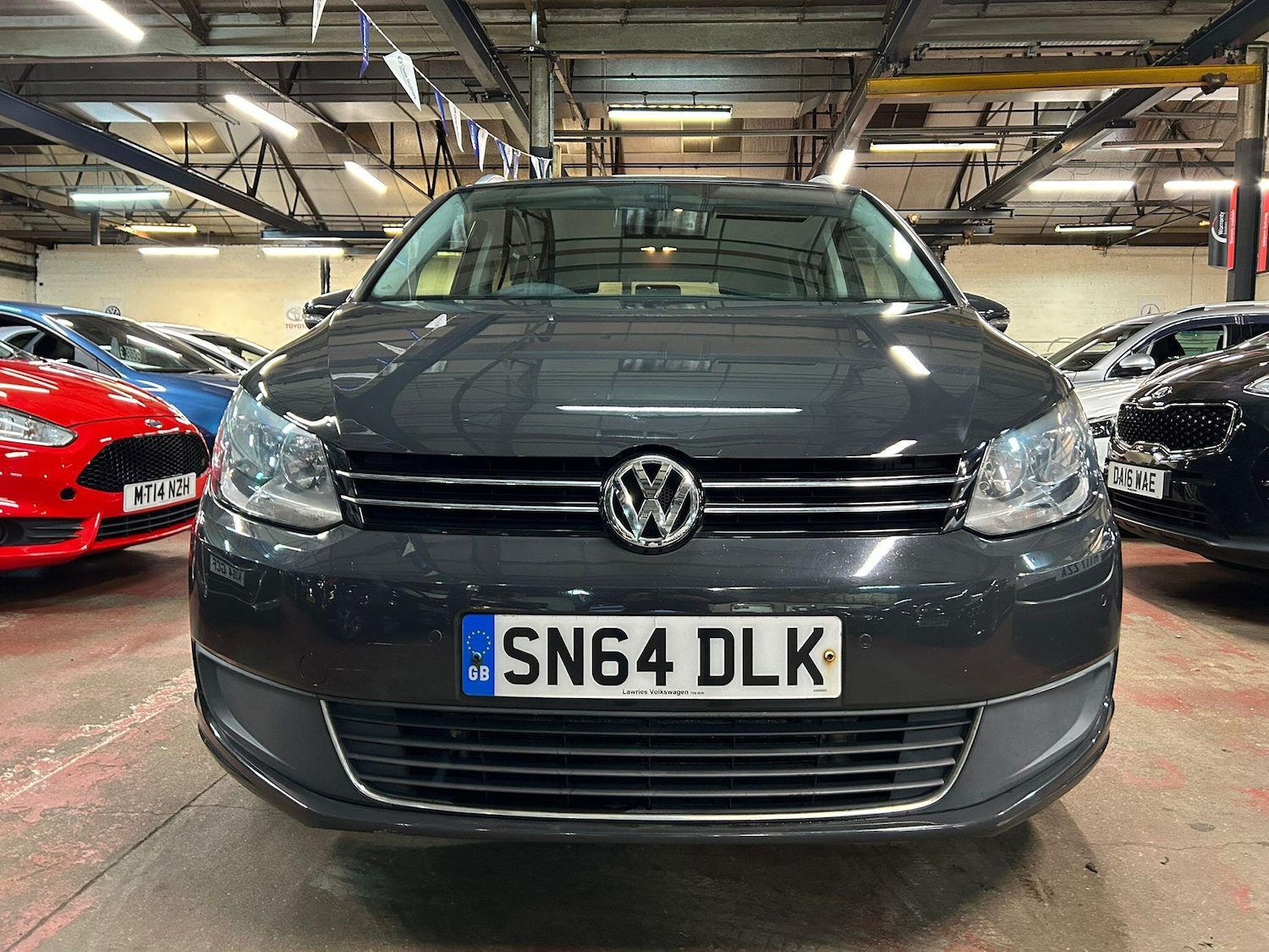 Used Volkswagen Touran 2017 for sale - 77066972: Photo 2