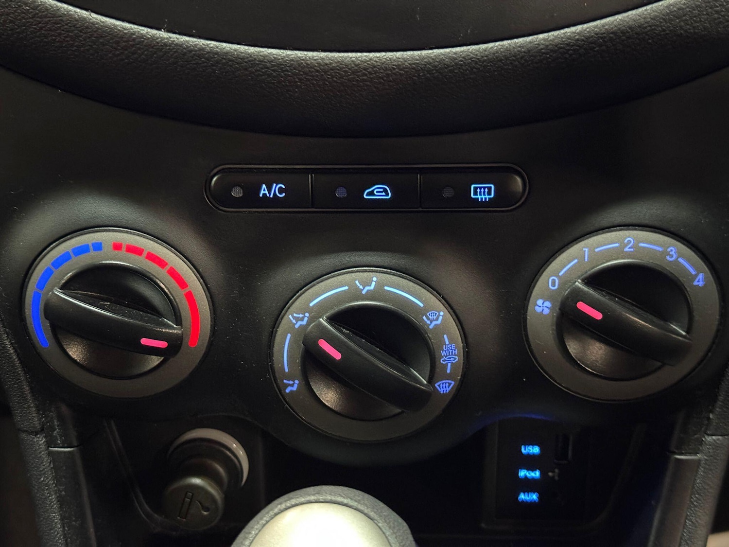 Used Hyundai i10 2013 for sale - 77040829: Photo 29