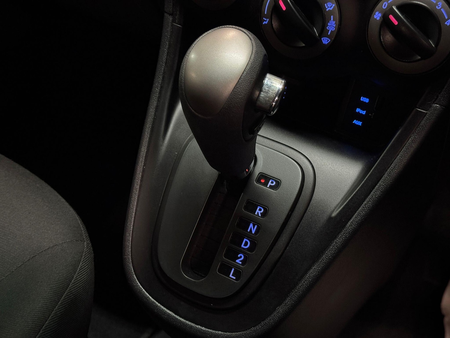 Used Hyundai i10 2013 for sale - 77040829: Photo 31