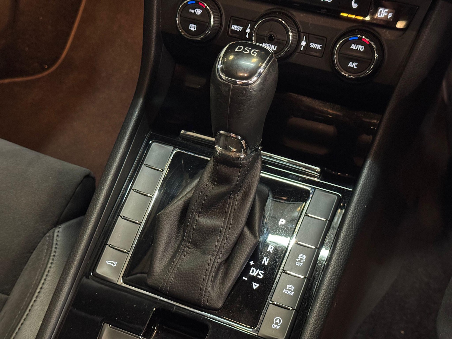 Used Skoda Superb 2015 for sale - 78033725: Photo 35