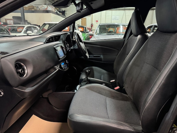 Used Toyota Yaris 2017 for sale - 75402158: Photo 16