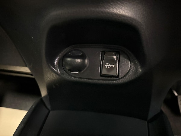 Used Toyota Yaris 2017 for sale - 75402158: Photo 39
