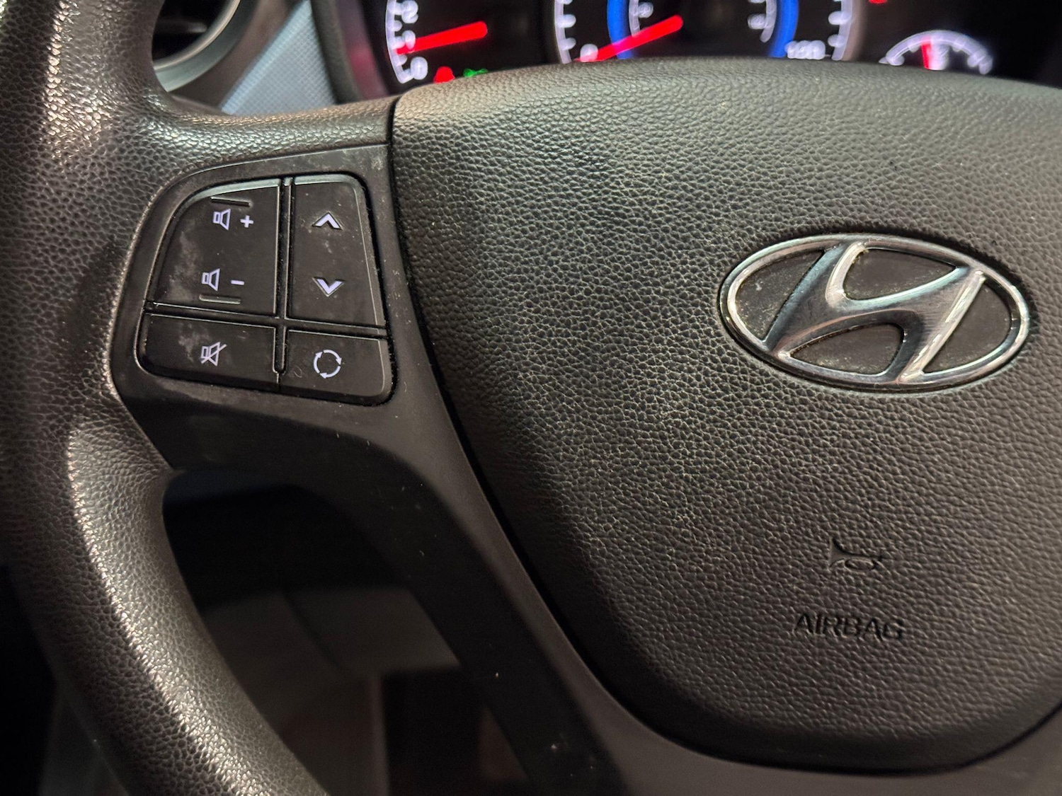 Used Hyundai i10 2015 for sale - 76307609: Photo 26