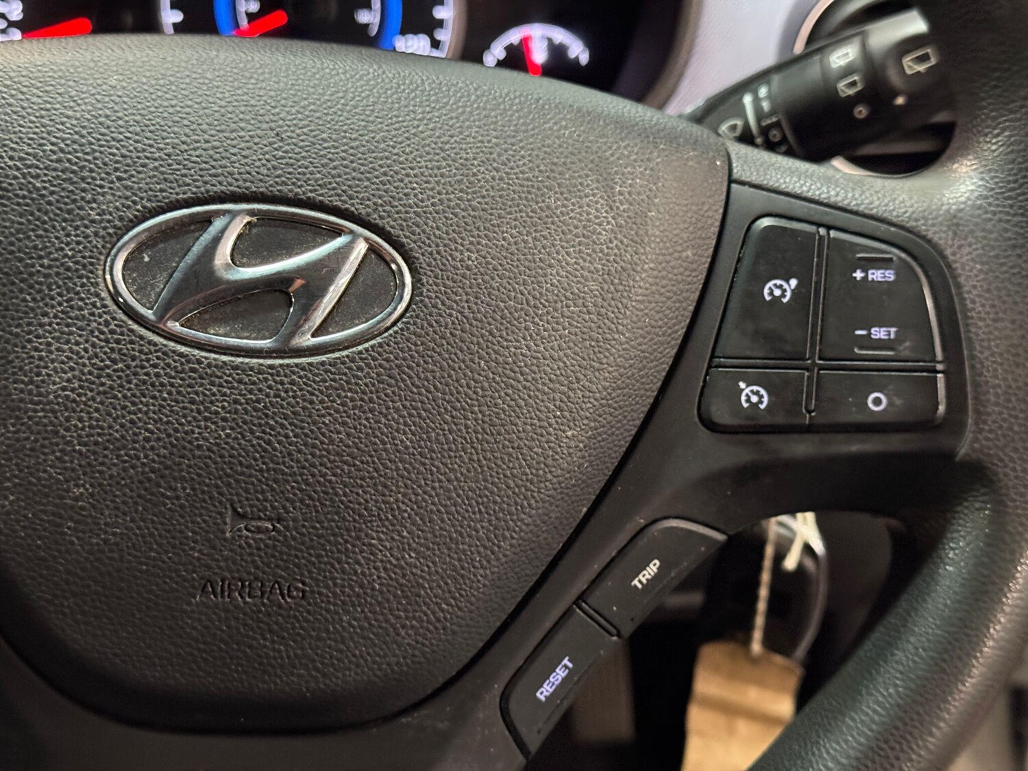 Used Hyundai i10 2015 for sale - 76307609: Photo 27