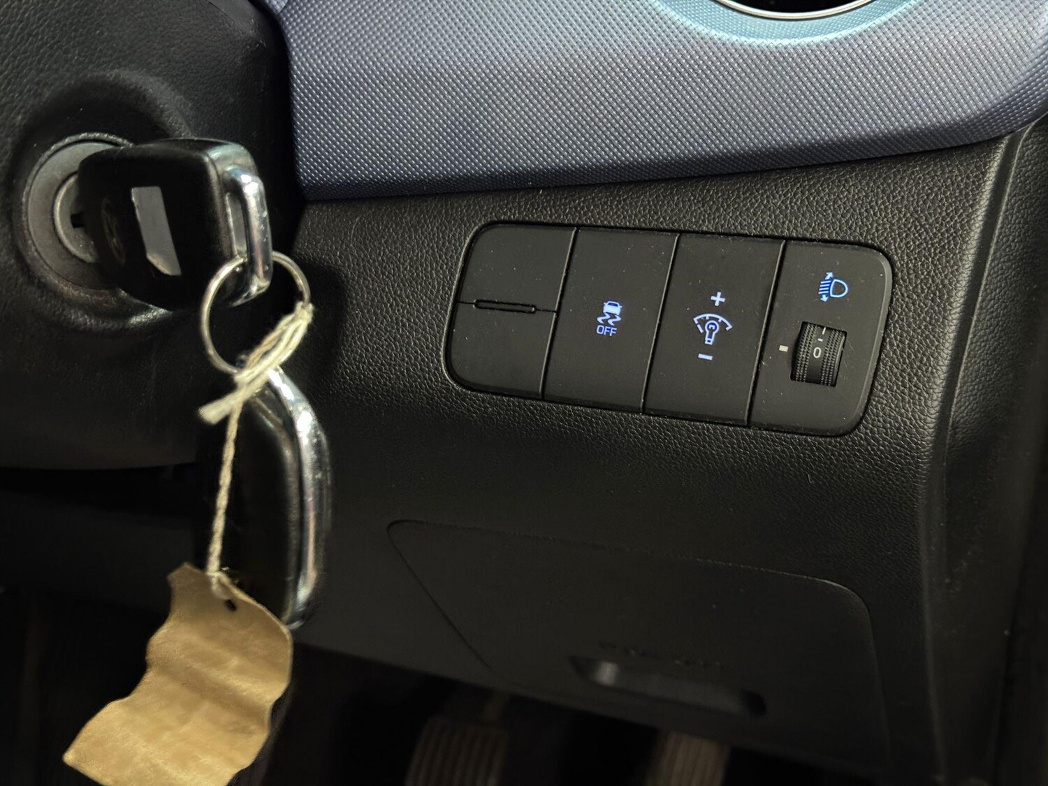 Used Hyundai i10 2015 for sale - 76307609: Photo 28