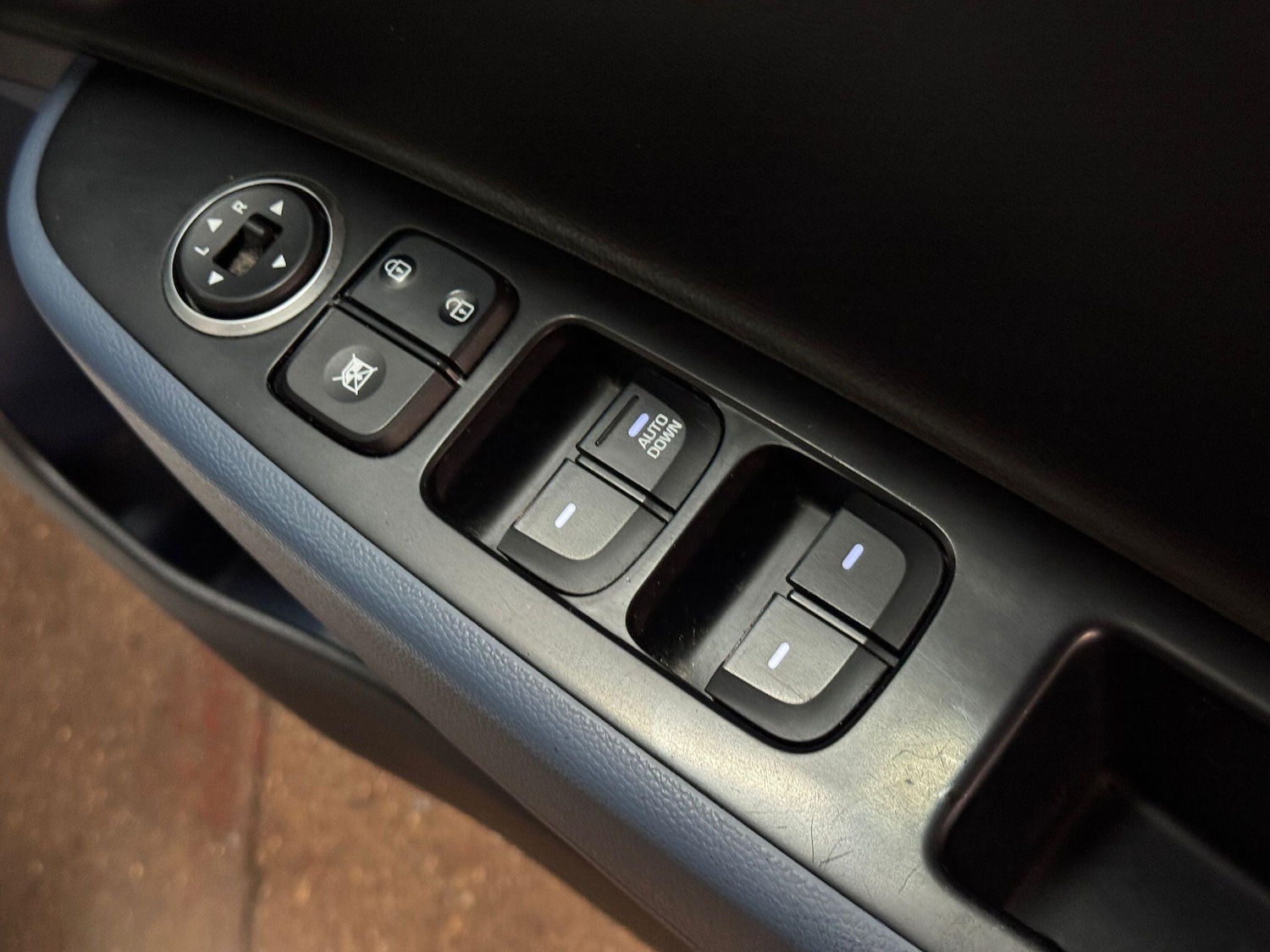 Used Hyundai i10 2015 for sale - 76307609: Photo 29