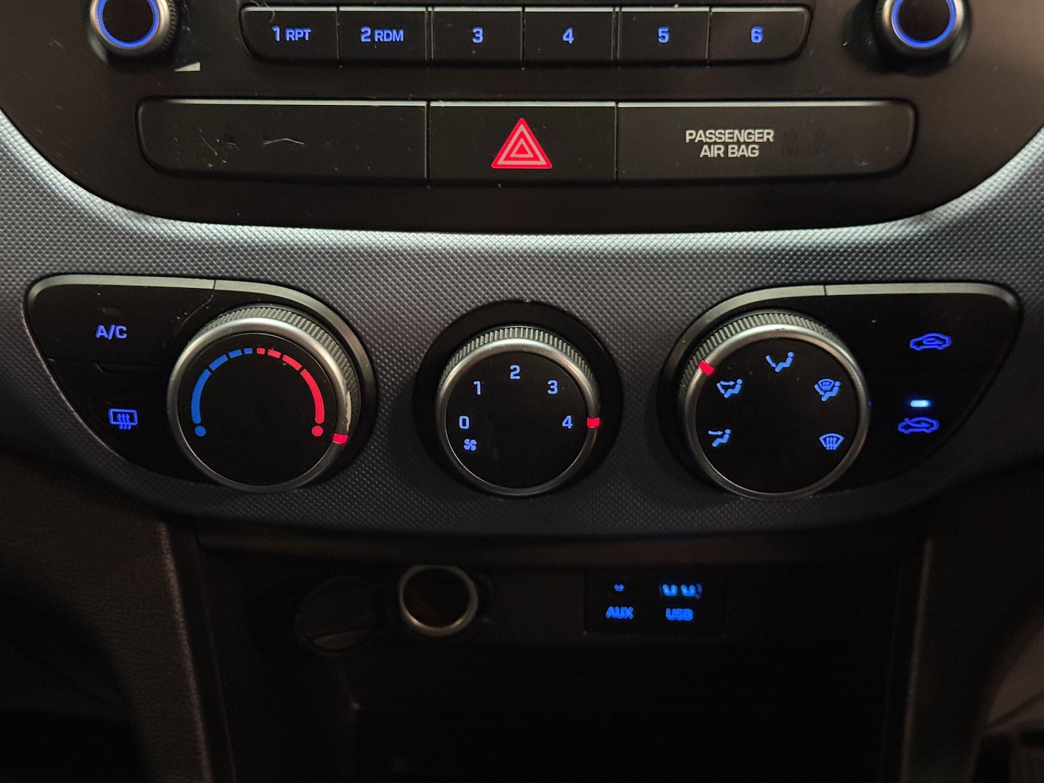 Used Hyundai i10 2015 for sale - 76307609: Photo 31