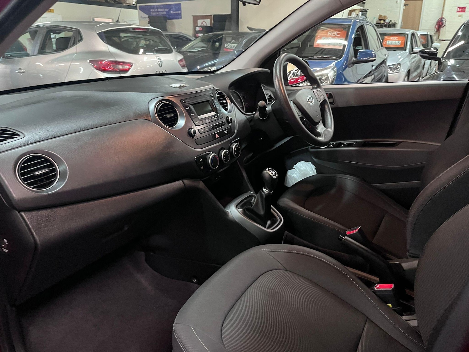 Used Hyundai i10 2018 for sale - 76094553: Photo 19