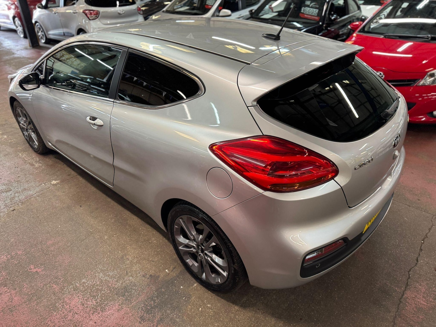 Used Kia Pro Ceed 2013 for sale - 76020811: Photo 8