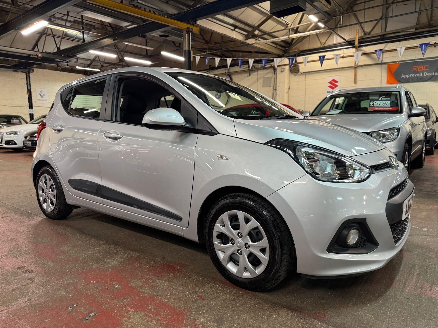 Used Hyundai i10 2014 for sale - 76152761: Photo 1