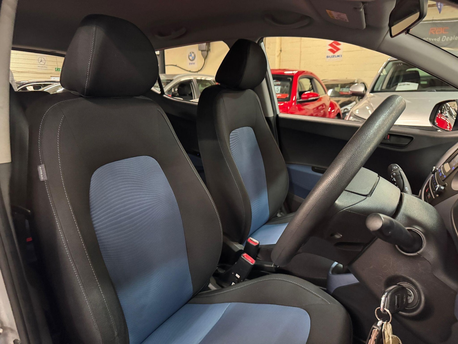Used Hyundai i10 2014 for sale - 76152761: Photo 12