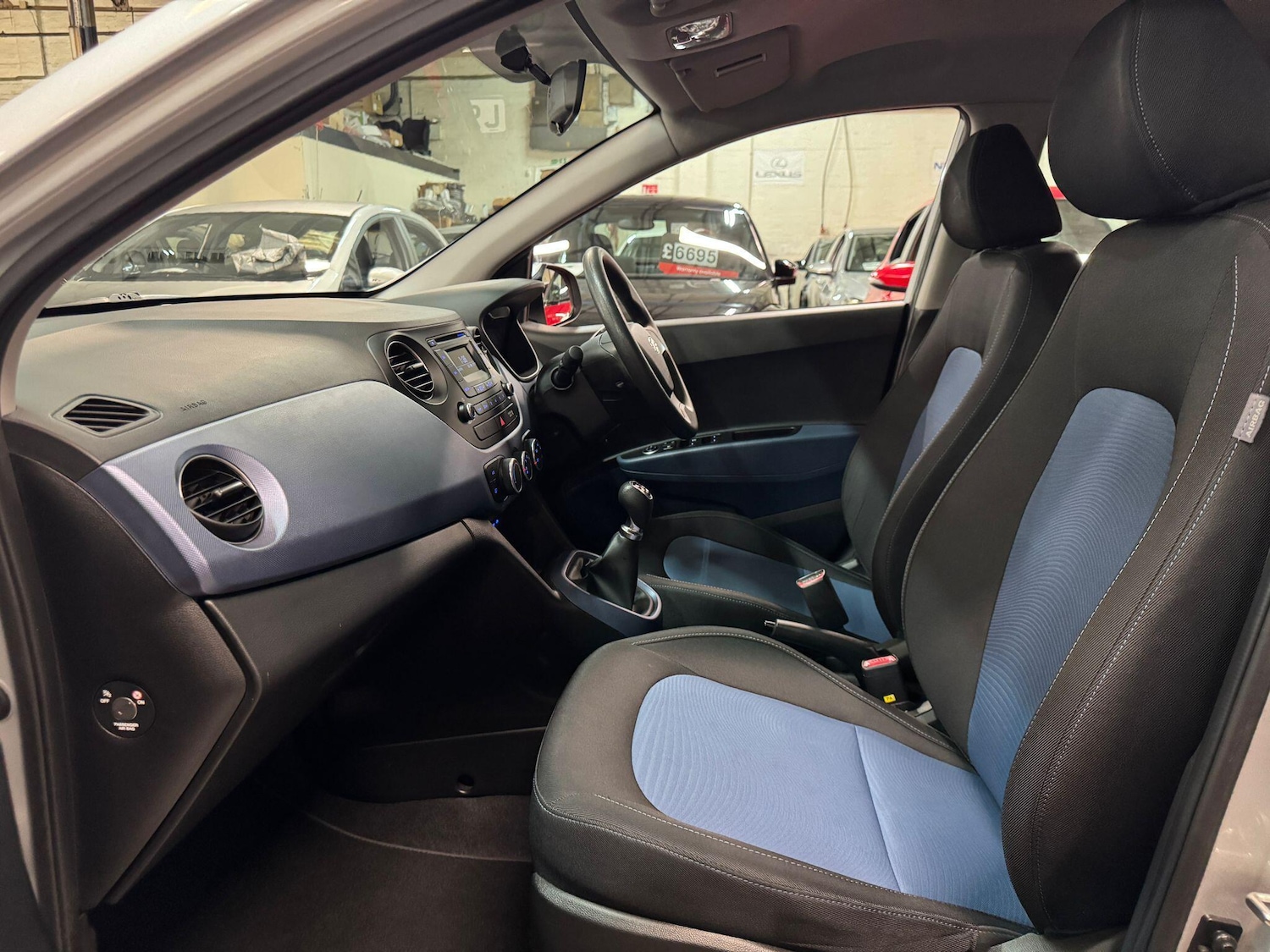 Used Hyundai i10 2014 for sale - 76152761: Photo 13