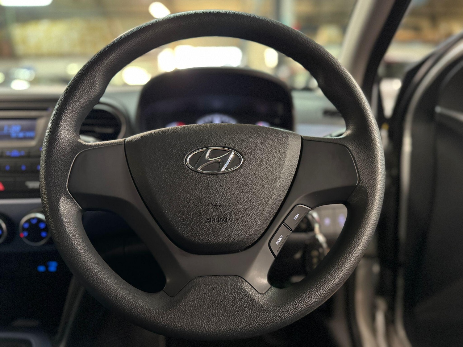 Used Hyundai i10 2014 for sale - 76152761: Photo 25