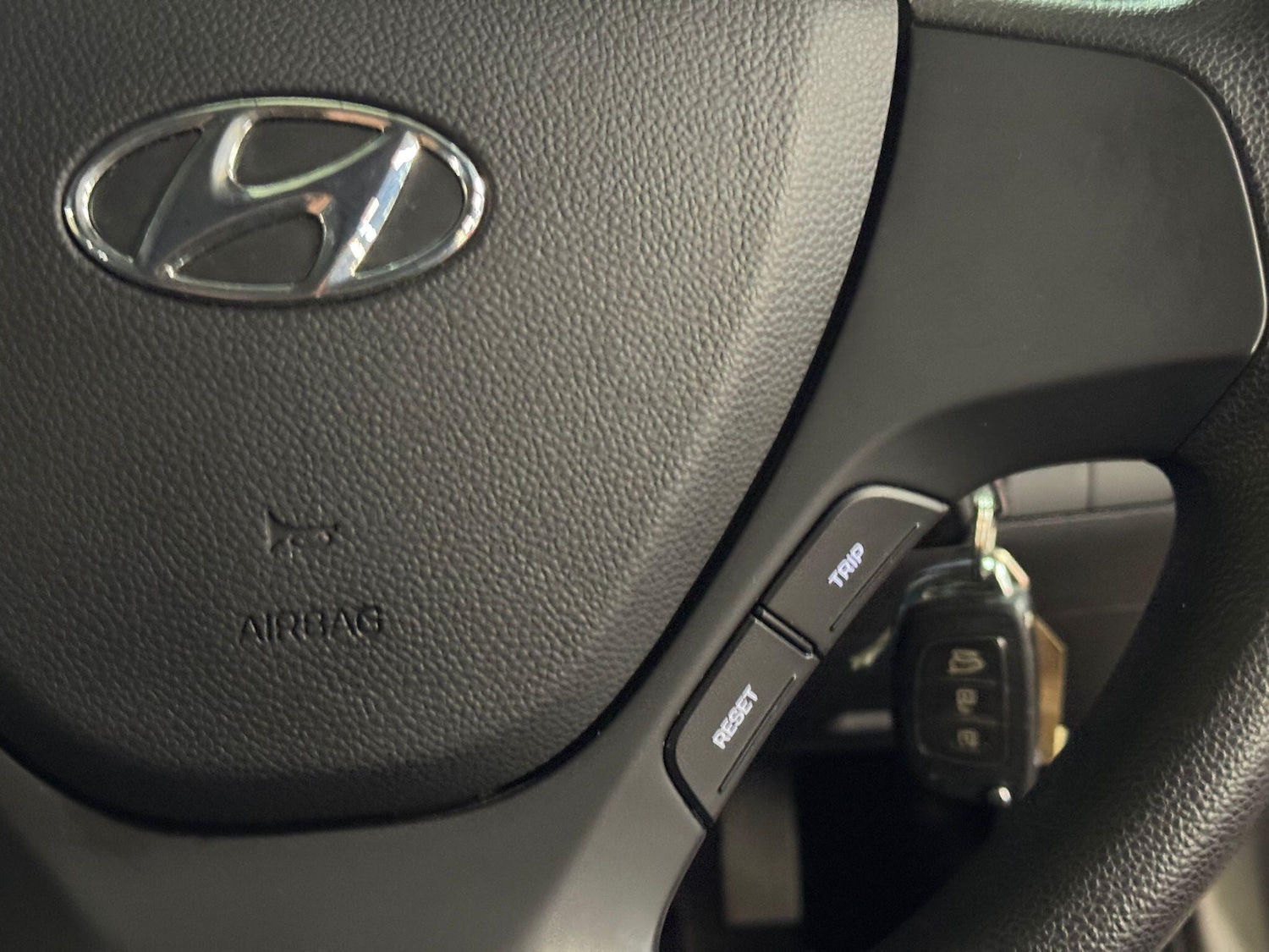 Used Hyundai i10 2014 for sale - 76152761: Photo 26