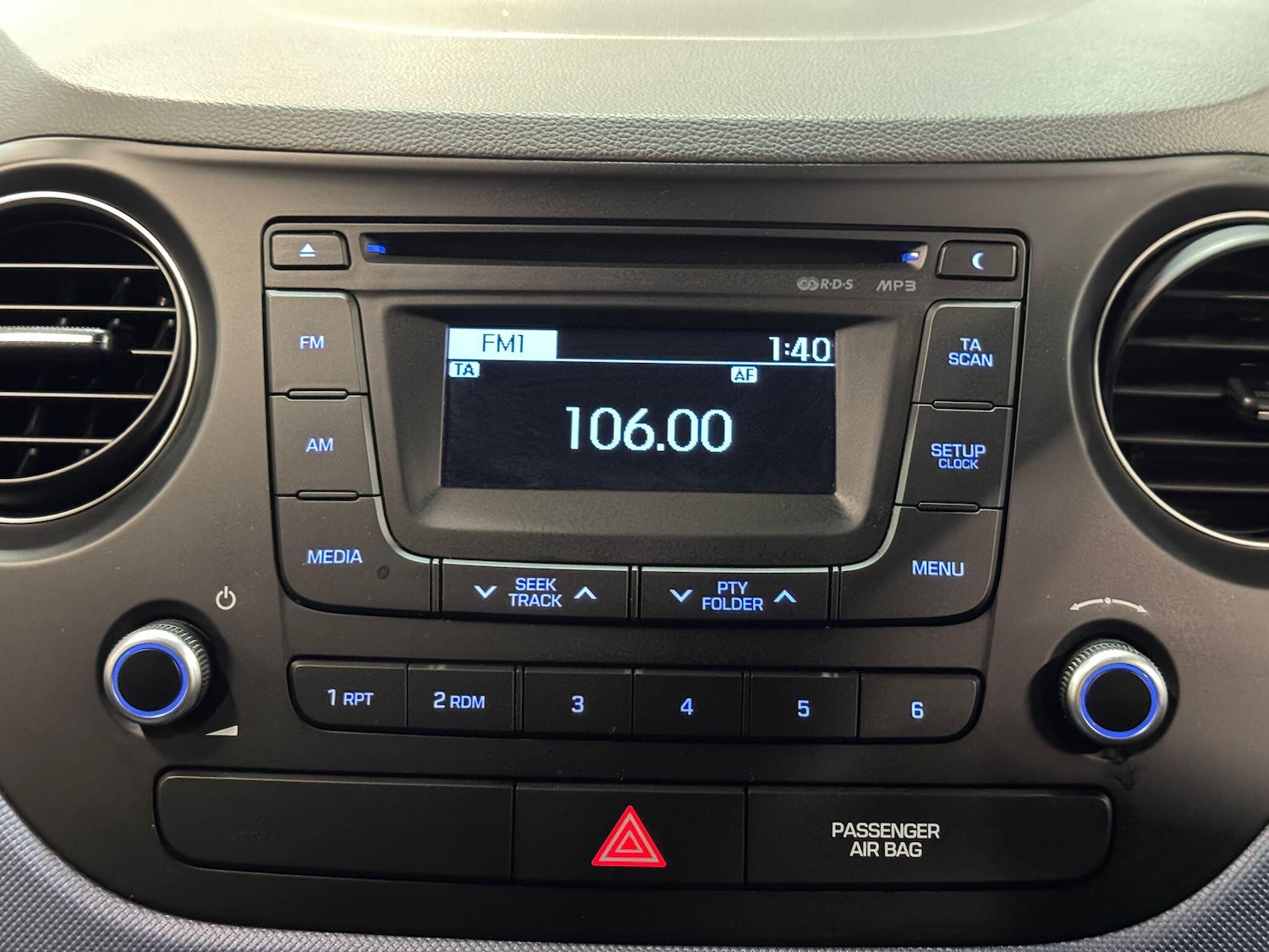 Used Hyundai i10 2014 for sale - 76152761: Photo 29