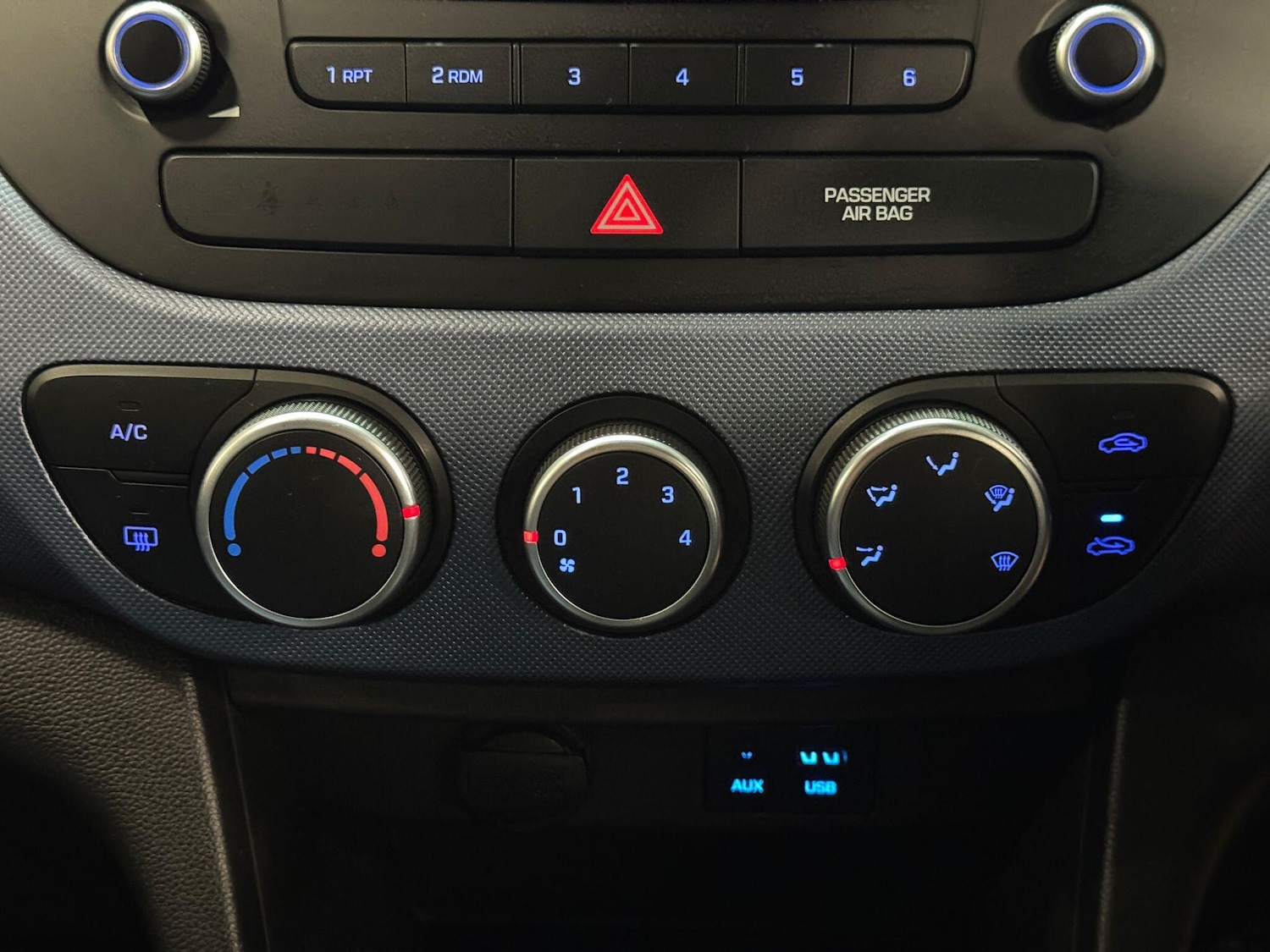 Used Hyundai i10 2014 for sale - 76152761: Photo 30