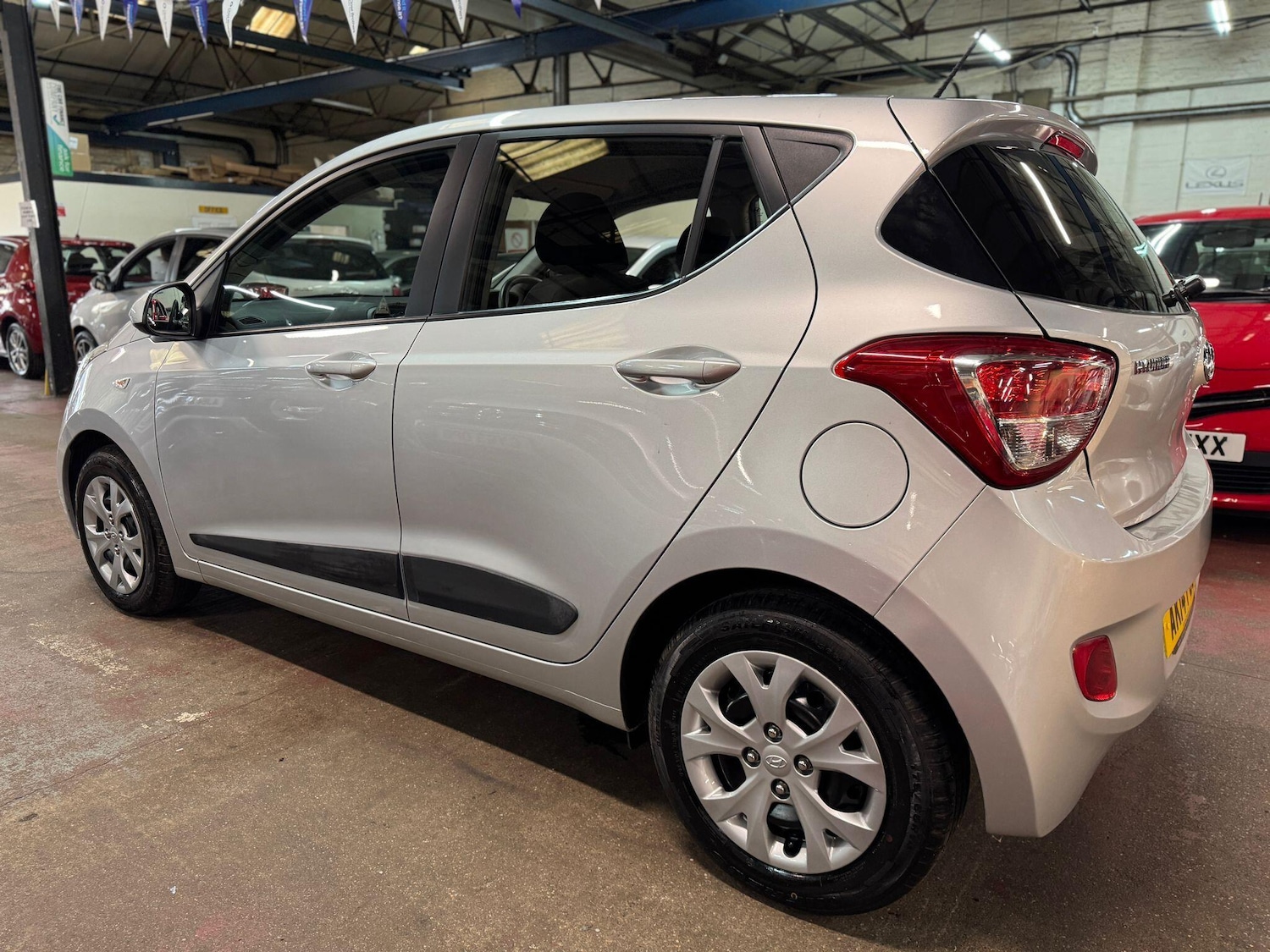 Used Hyundai i10 2014 for sale - 76152761: Photo 4