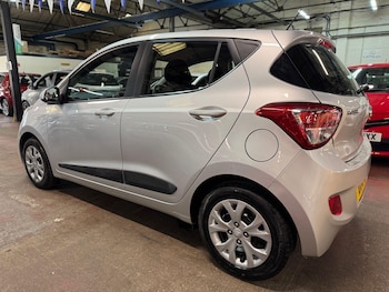 Used Hyundai i10 2014 for sale - 76152761: Photo 4