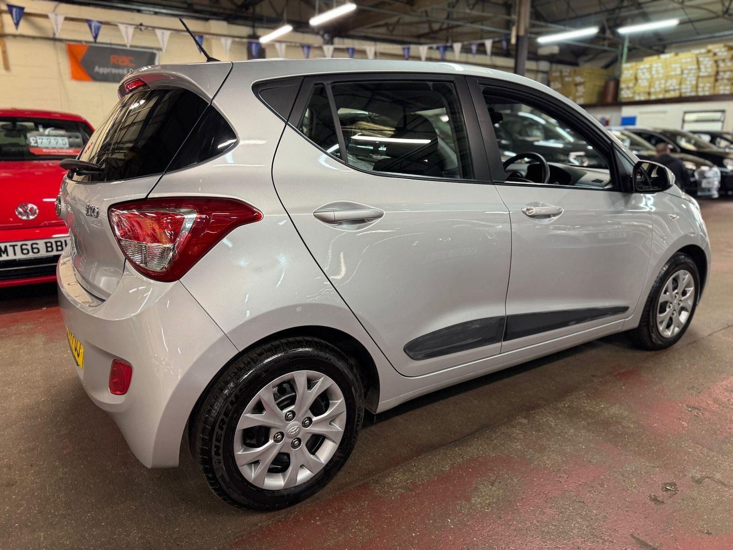 Used Hyundai i10 2014 for sale - 76152761: Photo 6